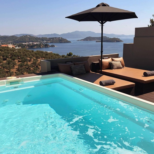 2BR,1 BTH SUITE WHITE GEA WITH POOL STUNNING SEA VIEWS