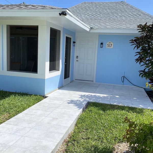 2BR/2BA Beach Villa Screened Porch Walk to Beach + Pool