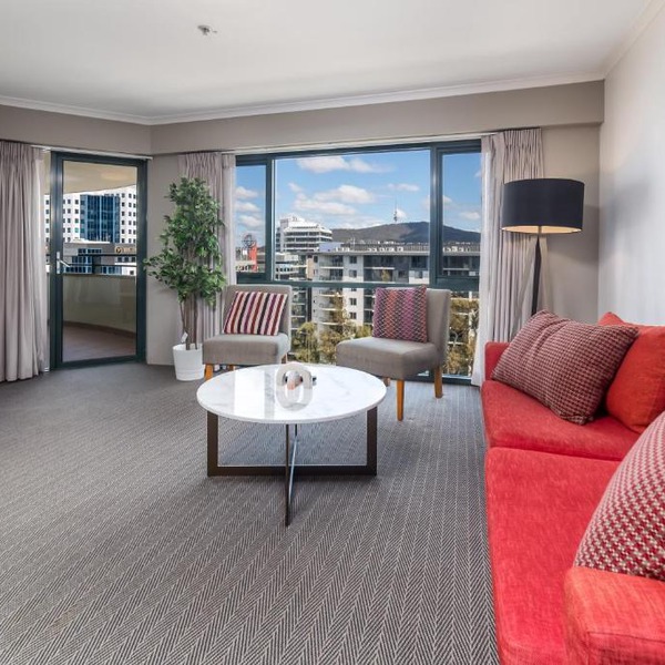 2BR 2Bath L8 Executive Apartment, in City Centre