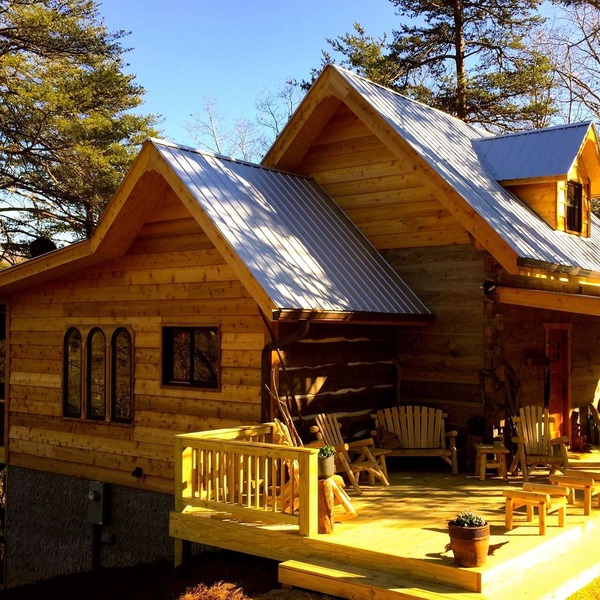 2BR/2Bath1800's Original Secluded Romantic River Mountain Cabin Therapy Hottub