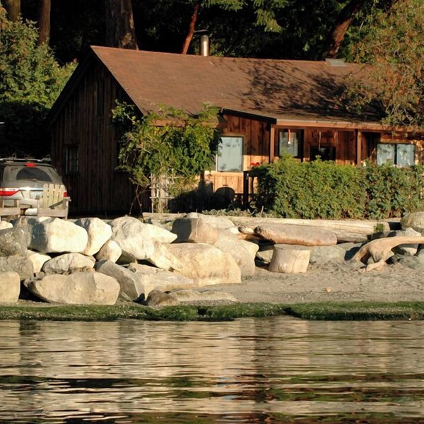 2BR Beachfront Cabin w/loft - steps from prime west-facing beach!