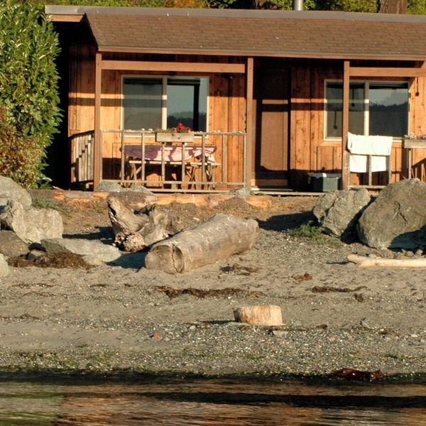 2BR Classic+ Beachfront Cabin on world class west-facing beach!