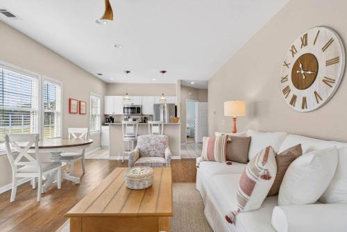 2BR Condo with Golf Views Near Sunset Beach