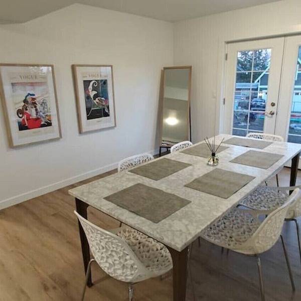 2BR Lux Apartment | 5 Mins from Airport | Pets+
