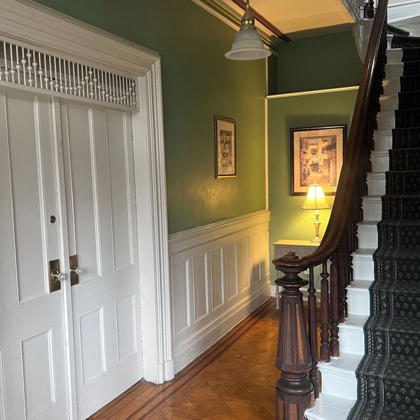 2Br Private Victorian Apartment in City Location on Half Acre Sleeps 5
