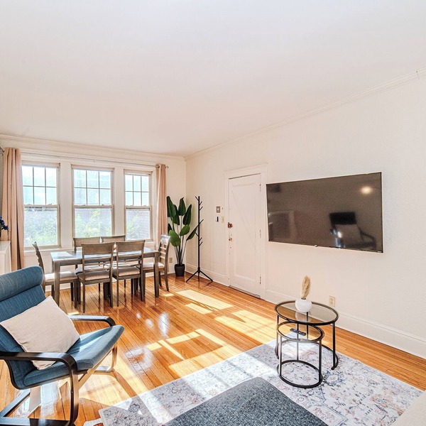 2min->Coolidge&GreenT/King Bed/Full Kitchen/Arcade
