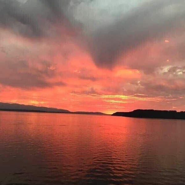 3, 6 or 12 month options, close to Seattle, dining, shopping-Waterfront beauty