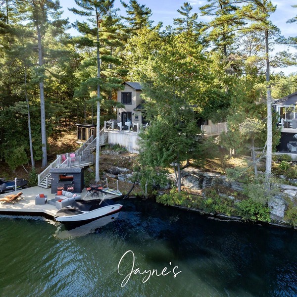 3+ bdrm, 3 bath, Bunkie, Luxury, Lake Muskoka, Miles of boating on the Big 3!