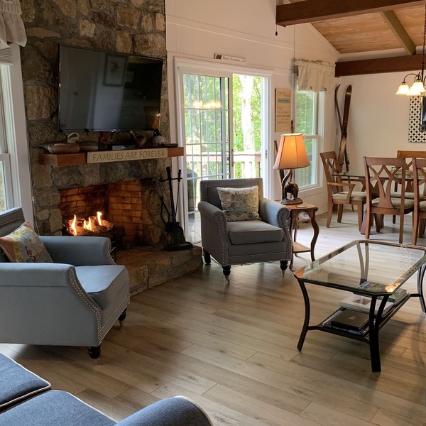 3 Bed/2 Bath Cottage Sleeps 6, Easy Access, Great View