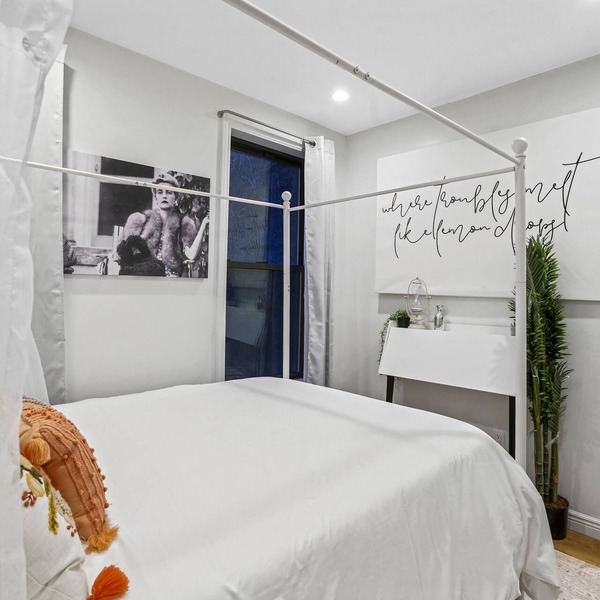 3 BED 2 BATH Pre-War Apartment in Williamsburg, Brooklyn Townhouse