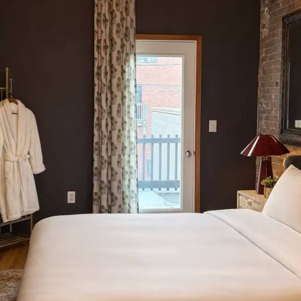 3 Bed Downtown Apt with Historic Charm & Character