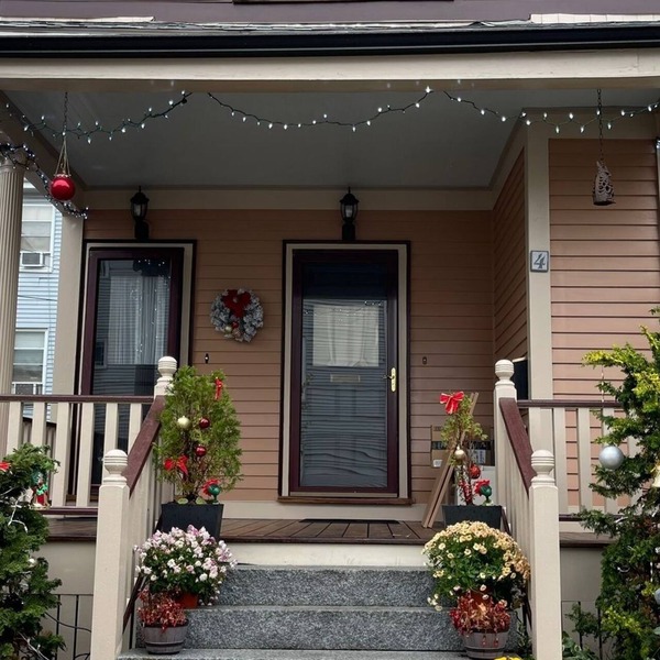 3-bedroom 2 baths beautiful victorian with WiFi, AC
