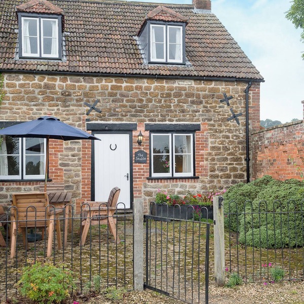 3 bedroom accommodation in Foxham, near Chippenham