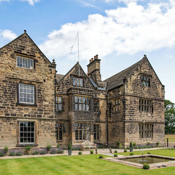 3 bedroom accommodation in Holmfirth