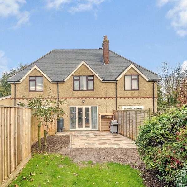 3 bedroom accommodation in Lymington