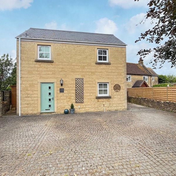 3 bedroom accommodation in Atworth, Near Melksham