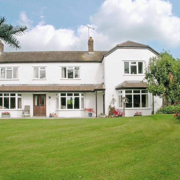 3 bedroom accommodation in Potterne, near Devizes