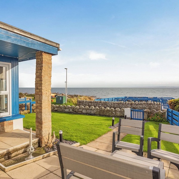3 bedroom accommodation in Hilton
