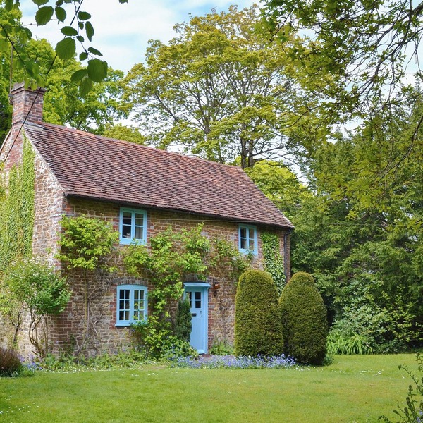 3 bedroom accommodation in Passfield Common, near Liphook