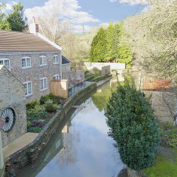 3 bedroom accommodation in Spring Gardens, Frome
