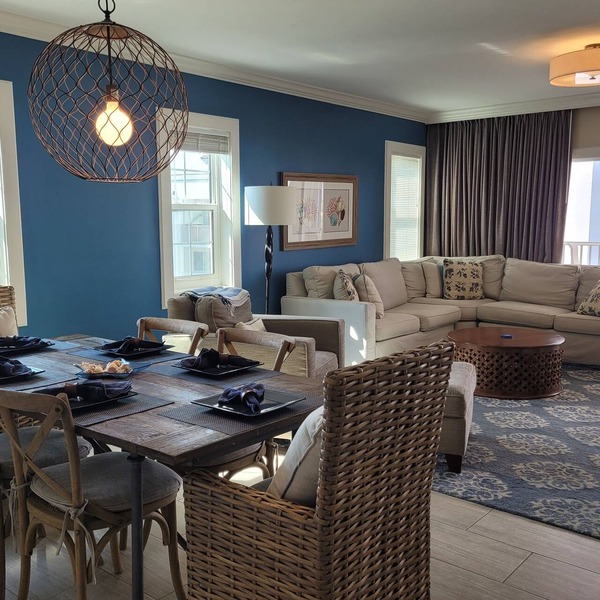 3 Bedroom and 2 Bath with Panoramic Water Views Of Bay/Gulf & Pool/Spa/Beach