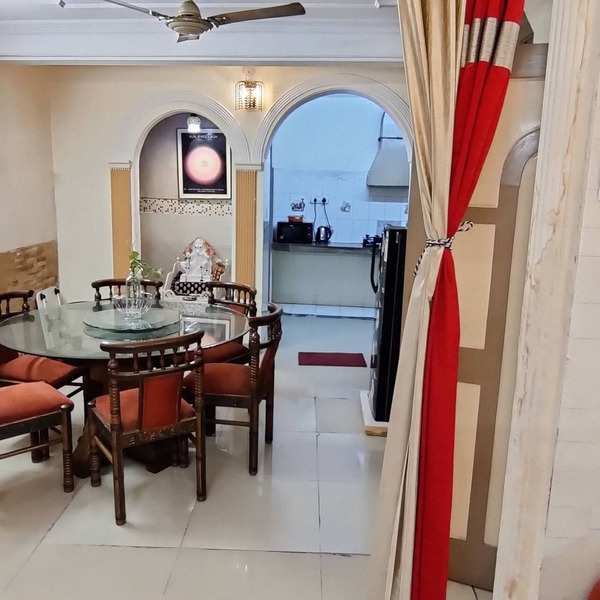 3 Bedroom apartment in central Delhi Close to all major attractions
