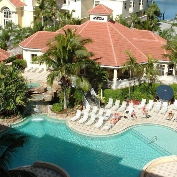 3 Bedroom Condo with Pool/Bay Views-short walk to Beach-High Speed WiFi