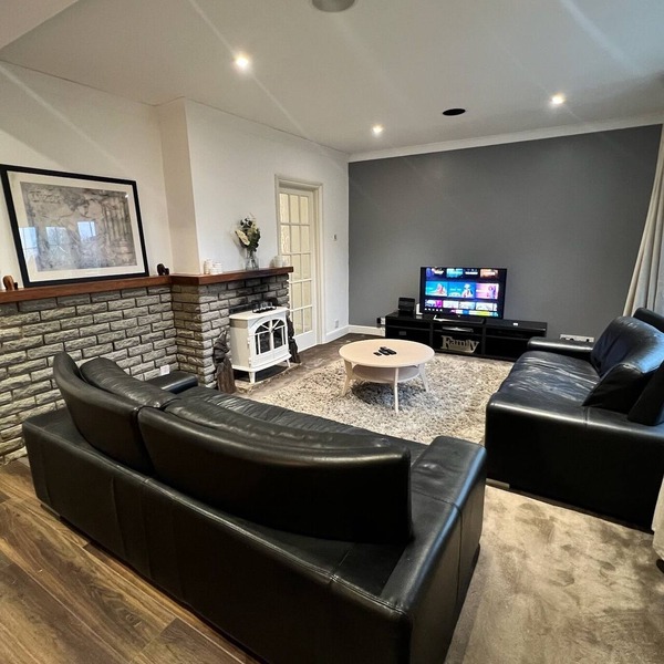 3 Bedroom Cozy House, Borough Of Greenwich, London