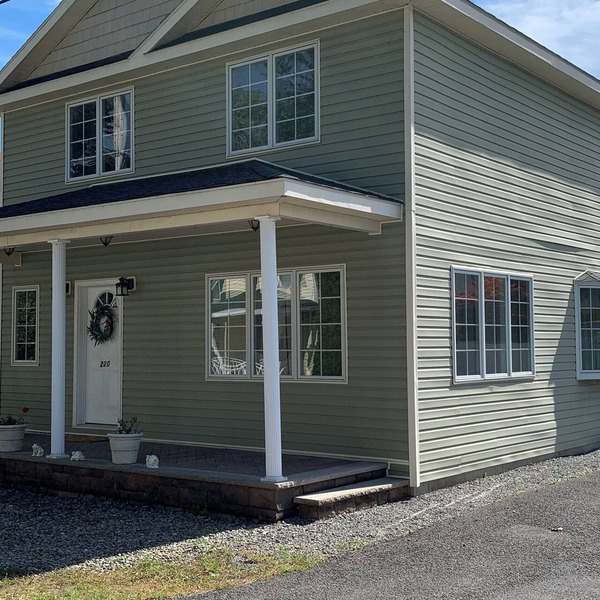 3-bedroom Getaway with AC and WiFi in Sylvan Beach - Walk to Everything!