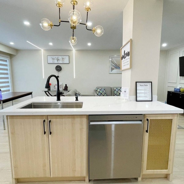 3 Bedroom Home Peaceful & Trendy, Near Airport