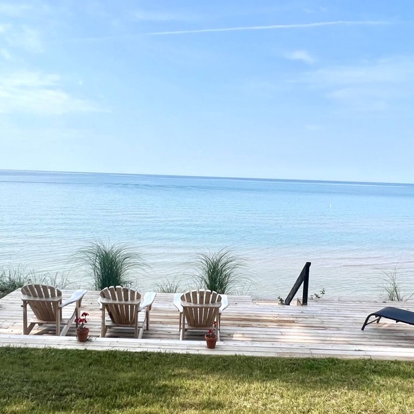 3 Bedroom Lakefront Family Cottage With Beach Access!