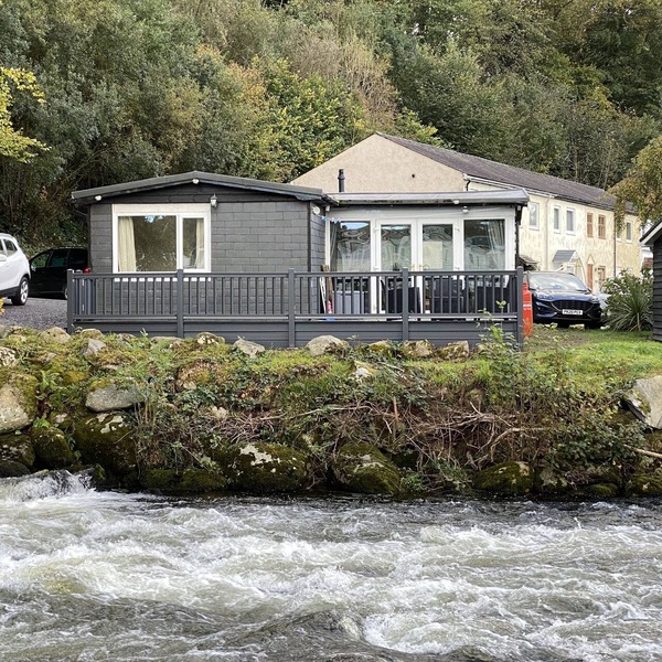 3 Bedroom Modernised Cabin in Snowdonia amazing walks, views & on site fishing