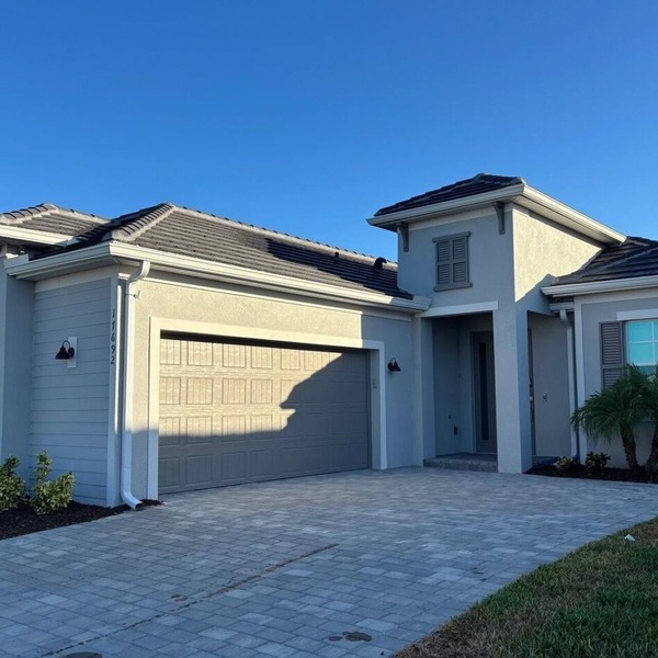 3 bedrooms 2.5 Bath Home in a Golf Resort Community