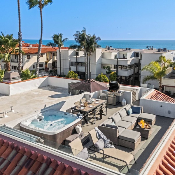3 Condos, Steps to Beach, Rooftop Patio | Trestles Trailhead Trio by AvantStay