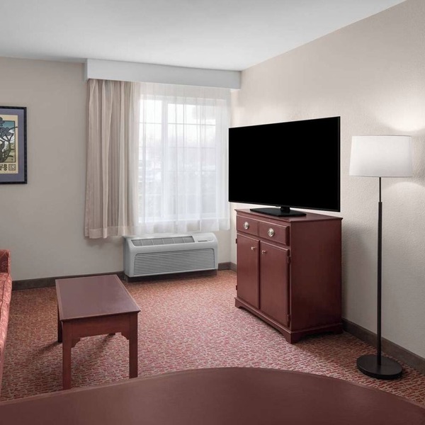 3 Convenient 1BR Suites w/Kitchen Near Bellevue Arts Museum – Just Minutes Away
