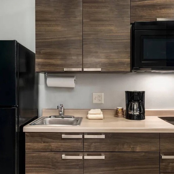3 Group-Friendly Units w/Kitchen | 5.2 Mi to Laishley Park | Free Parking