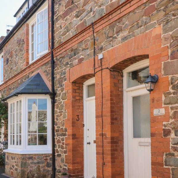 3 LOWERBOURNE TERRACE, pet friendly, with a garden in Porlock