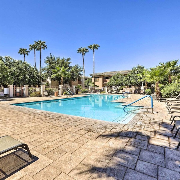 3 Mi to Camelback Ranch: Condo w/Pool Access