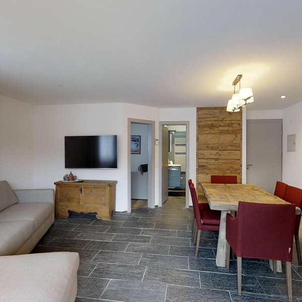 3-room apartment on the ground floor, about 90 m2.