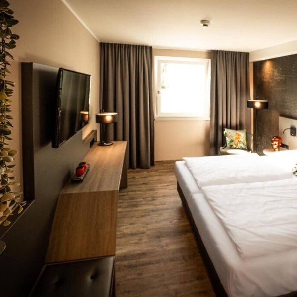 3 Sleek & Spacious Rooms w/Kitchens — Relaxing Stays Near Killesberg Park