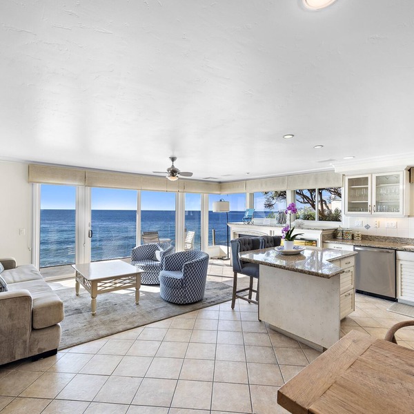 3 Unobstructed ocean view direct beach access! Oceanfront Villa with a Spectacular View (C)