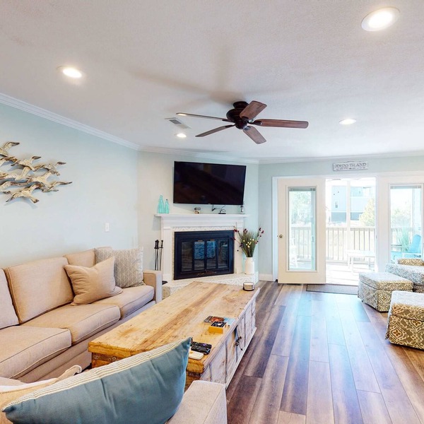 30-Day Marshfront Rental Condo w/Amazing Views, 2 Porches, Laundry & Shared Pool