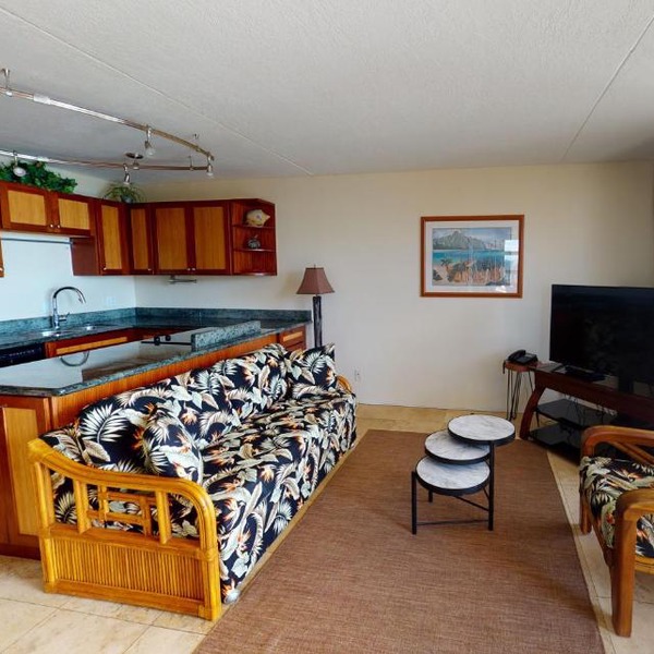 36th Floor Deluxe Ocean View Condo with Free Parking & Wifi condo