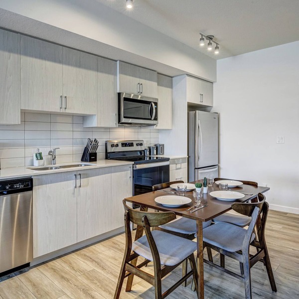 3BD 1.5BA | 20 min DT | 1HR Canmore & FREE Heated Parking