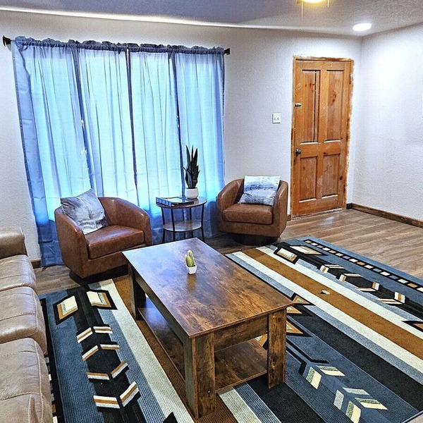 3Bd, King, Brkfst, Large TVs, W/D, Sleeps 11, BBQ