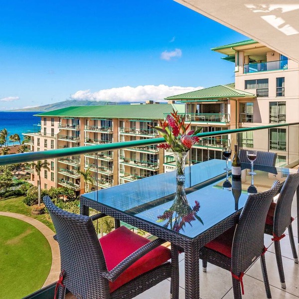 3BD Oceanfront Retreat w/Lanai, Floor-to-Ceiling Views & Modern Kitchen - Honua Kai 825