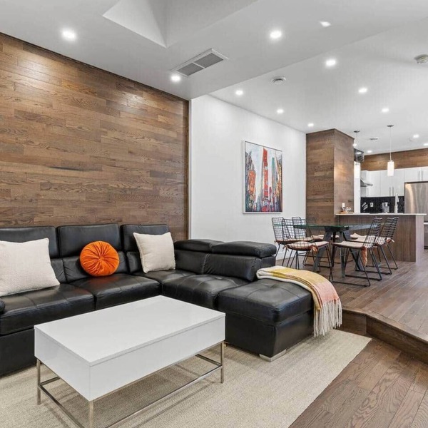 3BR Apt DT/King Bed/Indoor Parking/AC