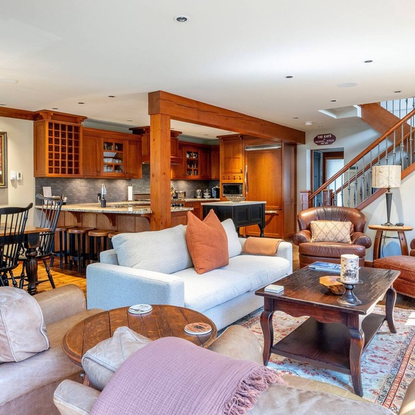3BR + Den | Walk to Slopes | Hot Tub | Garage (Gear Storage Only)