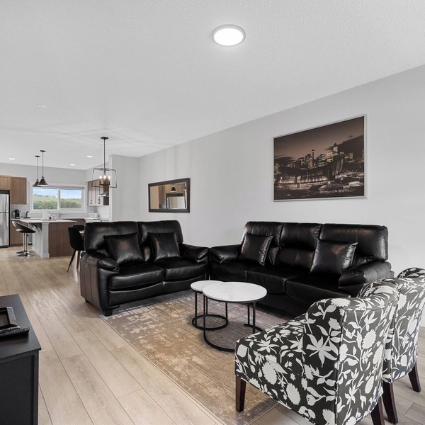 3BR Laned Home in Calgary | Sleeps 7 | Free Parking