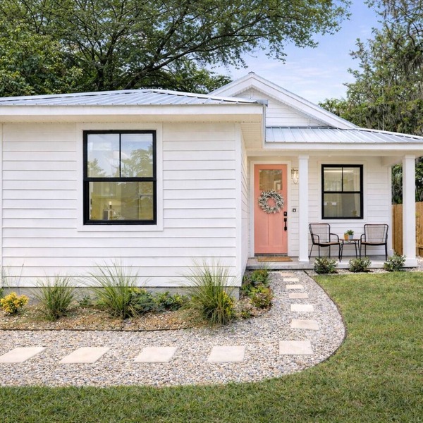 3BR Modern Coastal Cottage 1 Mi to Downtown Coffee & Waffle Bar